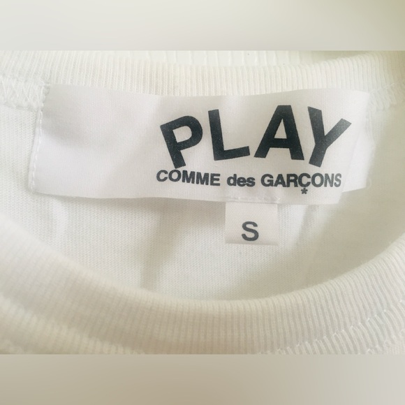 COMME DES GARÇONS PLAY 
Play’s iconic Black-face Heart T-Shirt - Picture 5 of 5